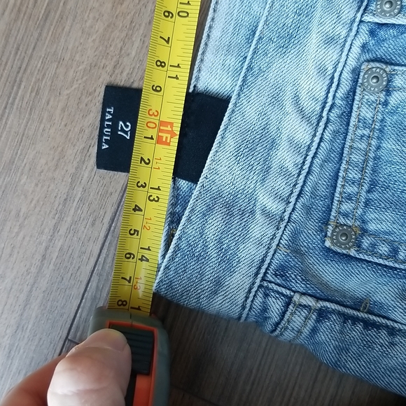 2/$25 Talula Low Rise shredded hem shorts size 27 - Picture 11 of 13